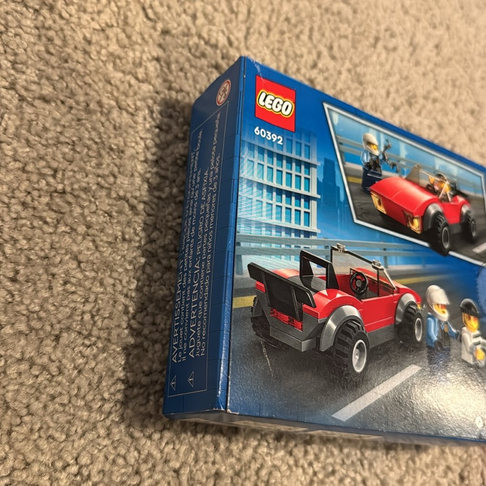 LEGO City Police Bike Car Chase 60392 Toy with Vehicle Motorbike & 2 Minifigures - Picture 3 of 4